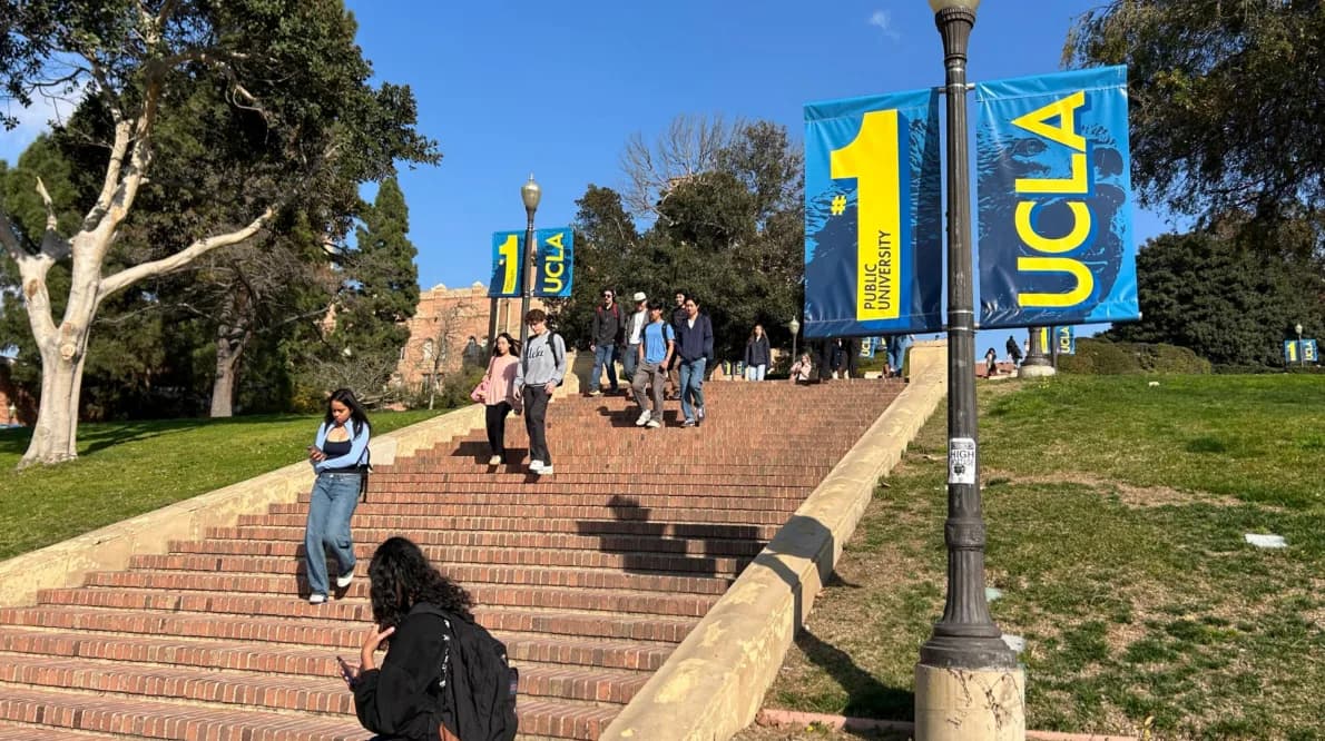 UCLA 캠퍼스 계단 — 캘리포니아 커뮤니티컬리지 편입 목표 대학